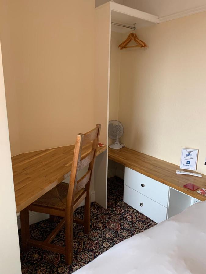Bouvrie Guest House เฮริฟอร์ด ภายนอก รูปภาพ